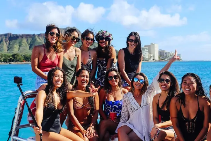 Daytime-Waikiki-Boat-Tour-image-10