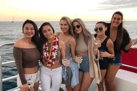 Daytime-Waikiki-Boat-Tour-image-12