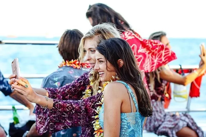 Daytime-Waikiki-Boat-Tour-image-2