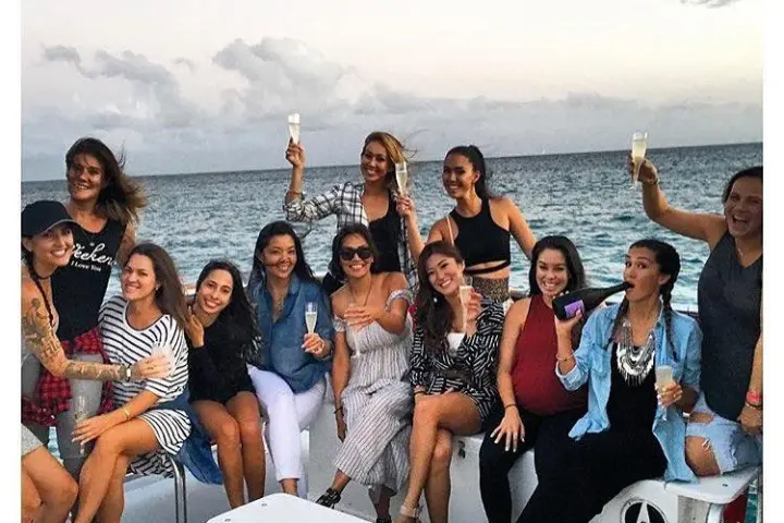 Daytime-Waikiki-Boat-Tour-image-8